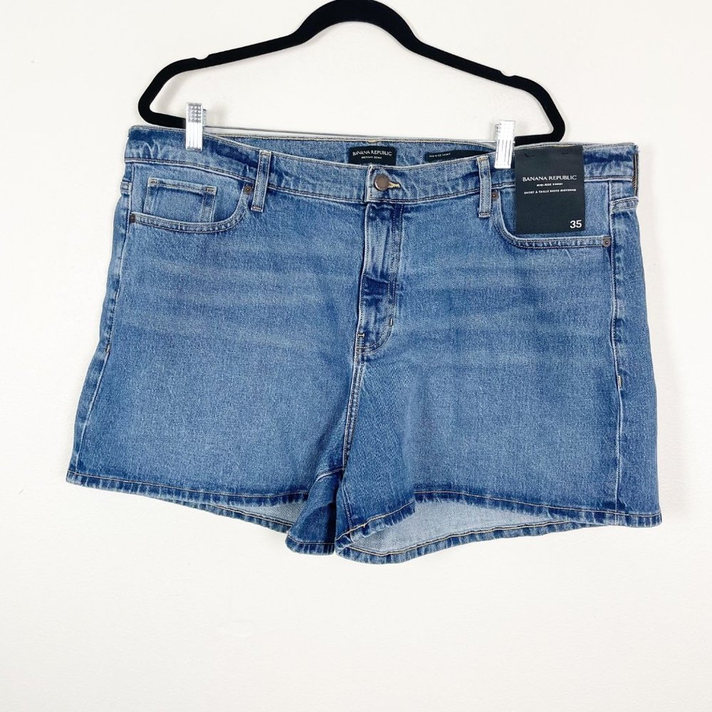 NWT Banana Republic Woman's Sz 35 Medium Washed‎ Mid Rise Denim Shorts
